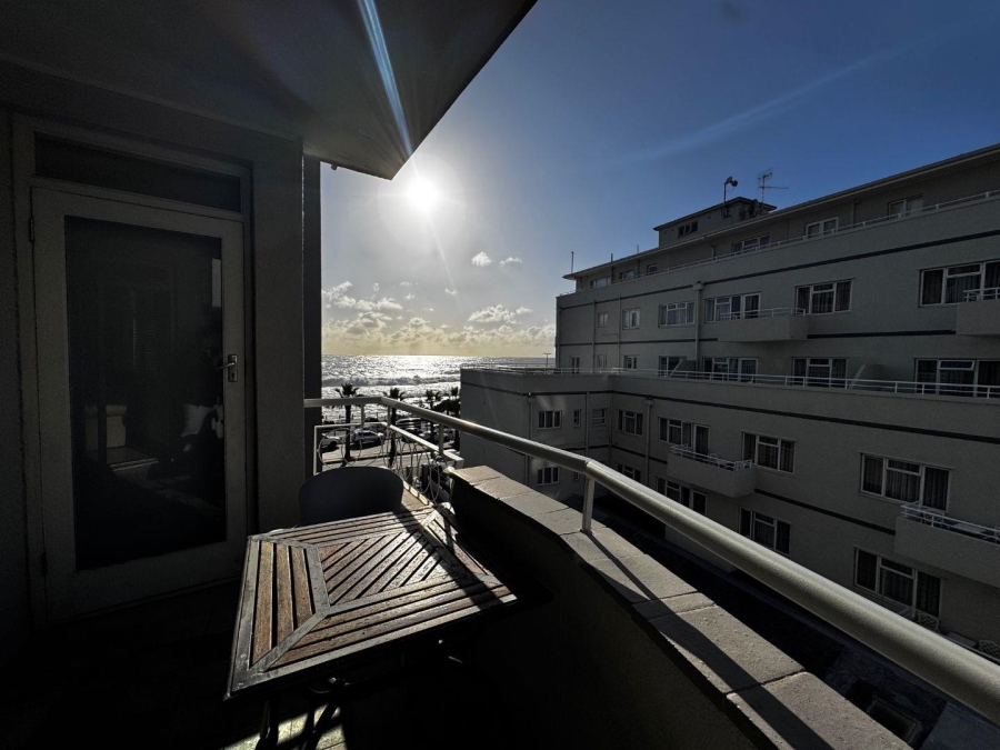 To Let 2 Bedroom Property for Rent in Sea Point Western Cape